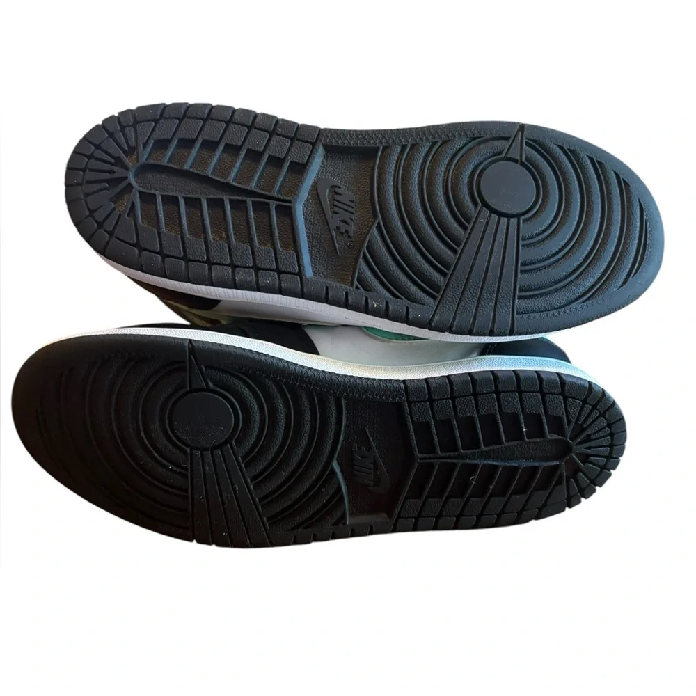 Nike Air Jordan 1 Black and Teal High-Top Sneakers 3y